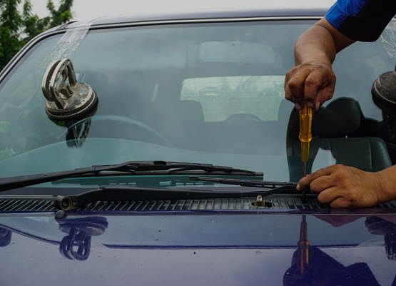Windshield repair Northridge
